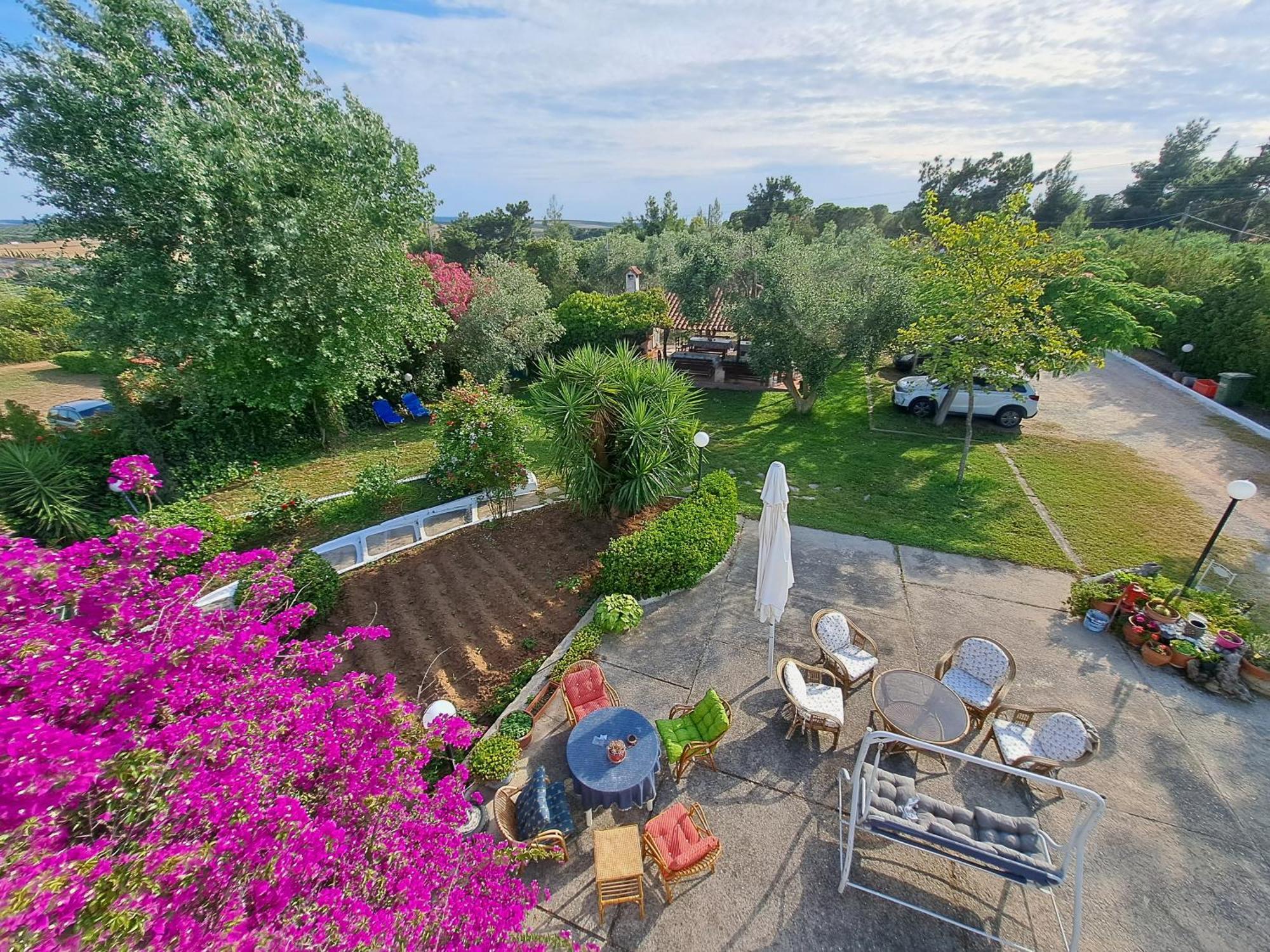 Villa Oasis Nea Poteidaia Exterior foto