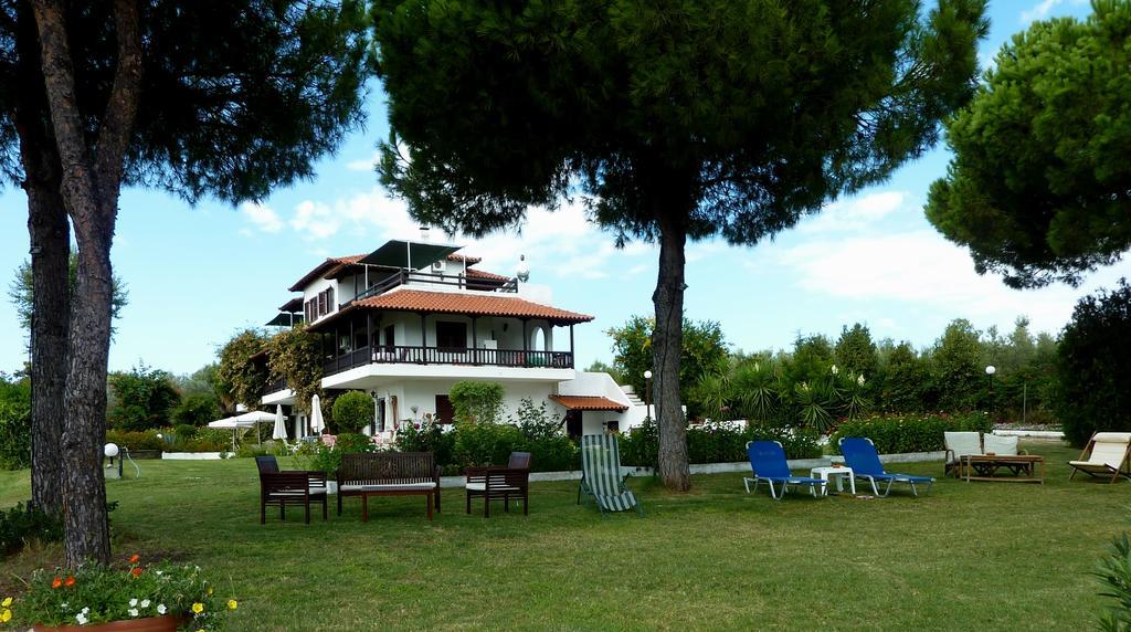 Villa Oasis Nea Poteidaia Exterior foto