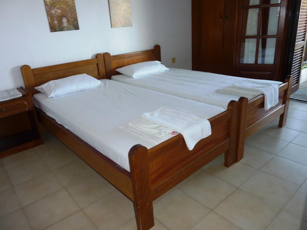 Villa Oasis Nea Poteidaia Exterior foto