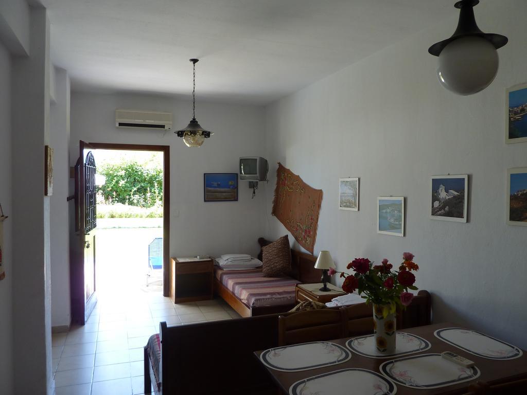 Villa Oasis Nea Poteidaia Exterior foto