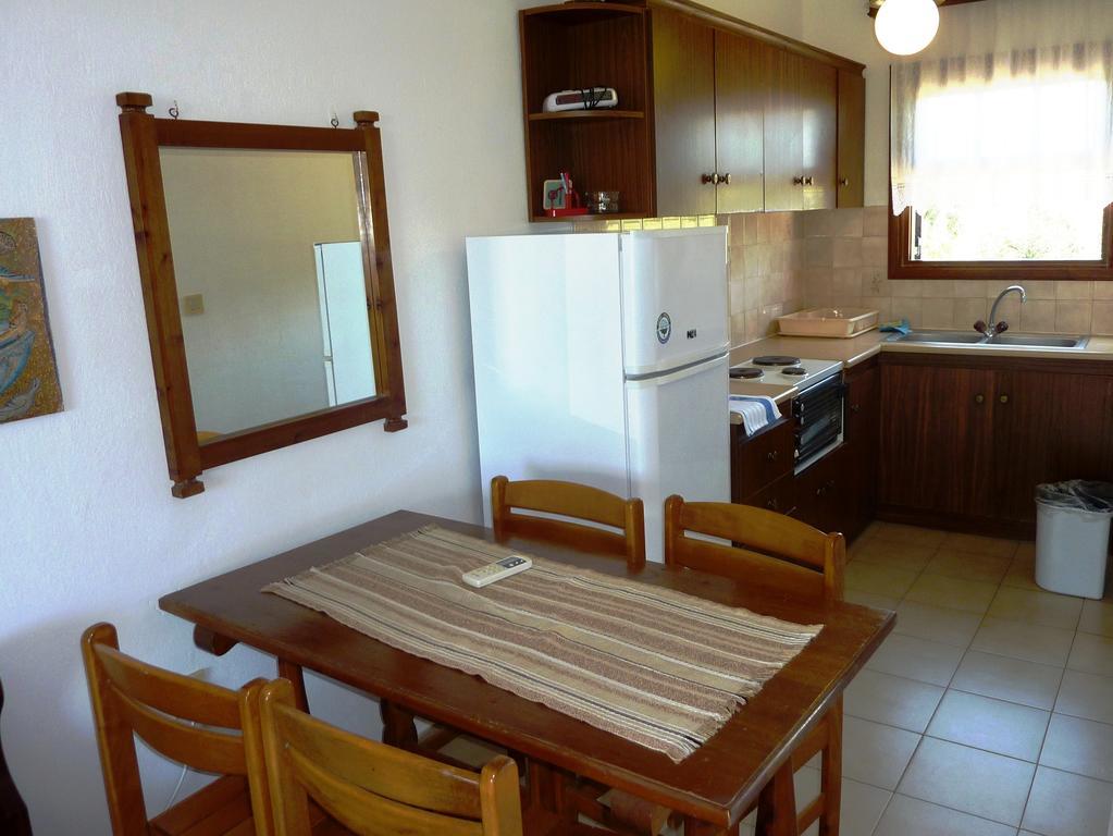 Villa Oasis Nea Poteidaia Exterior foto