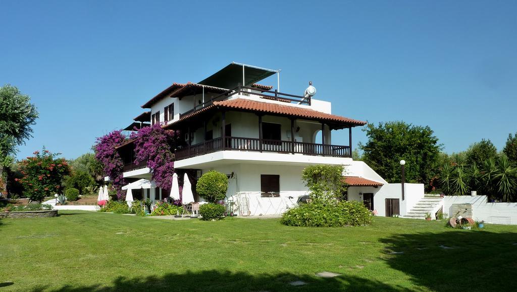 Villa Oasis Nea Poteidaia Exterior foto
