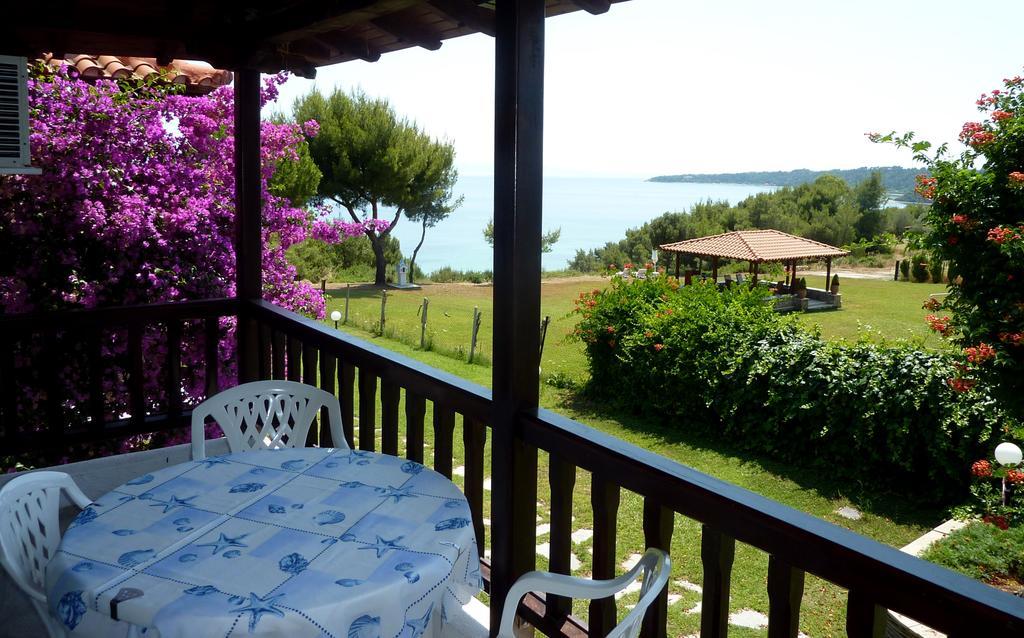 Villa Oasis Nea Poteidaia Exterior foto