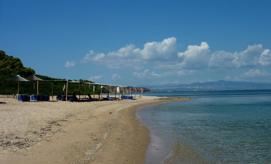 Villa Oasis Nea Poteidaia Exterior foto