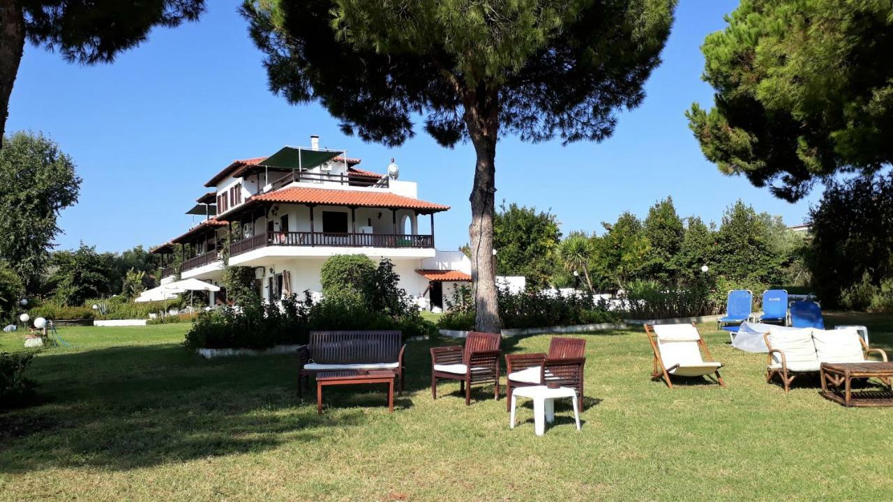 Villa Oasis Nea Poteidaia Exterior foto