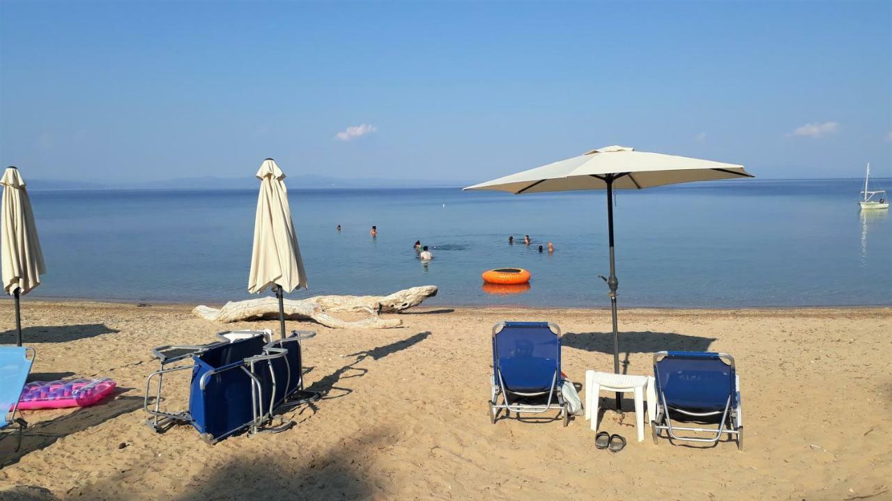 Villa Oasis Nea Poteidaia Exterior foto