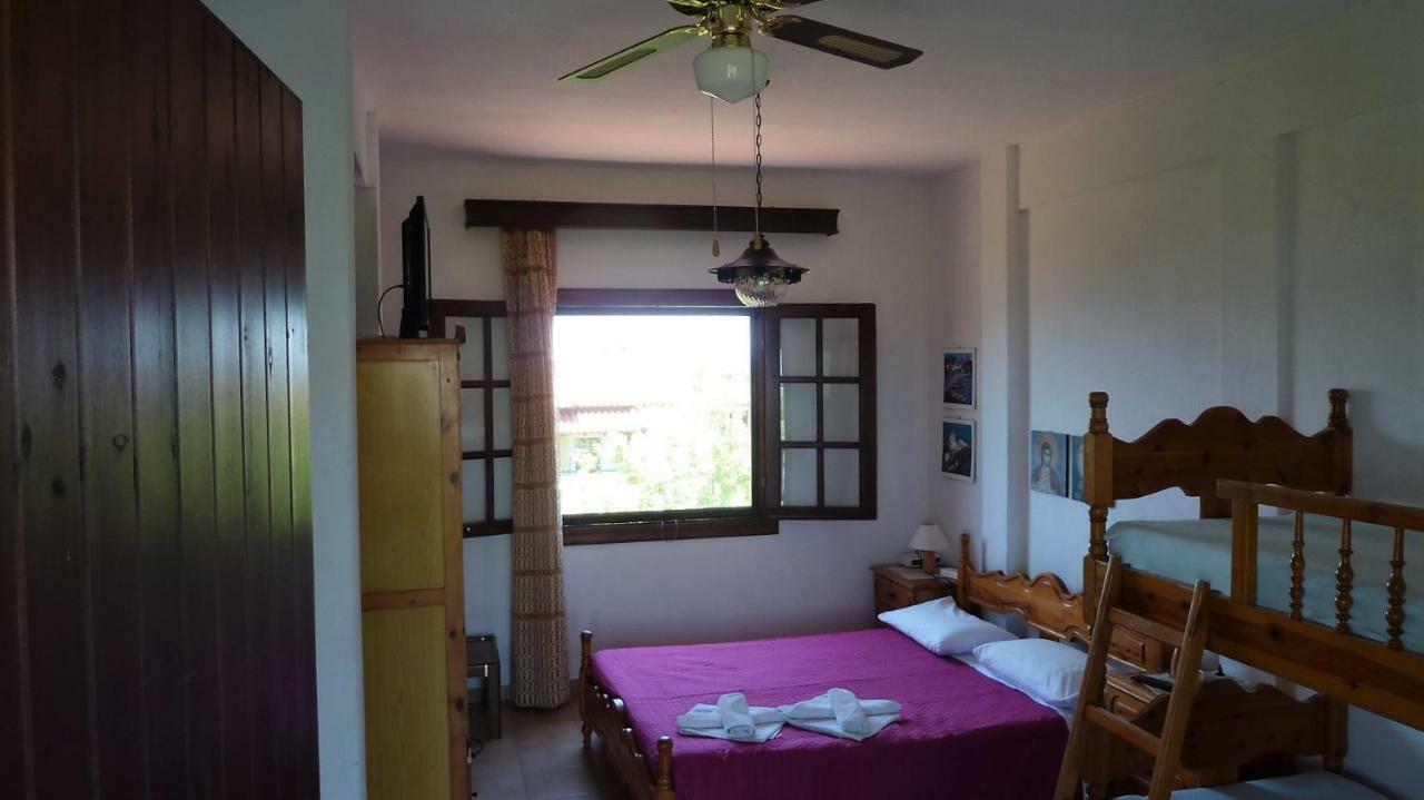 Villa Oasis Nea Poteidaia Exterior foto